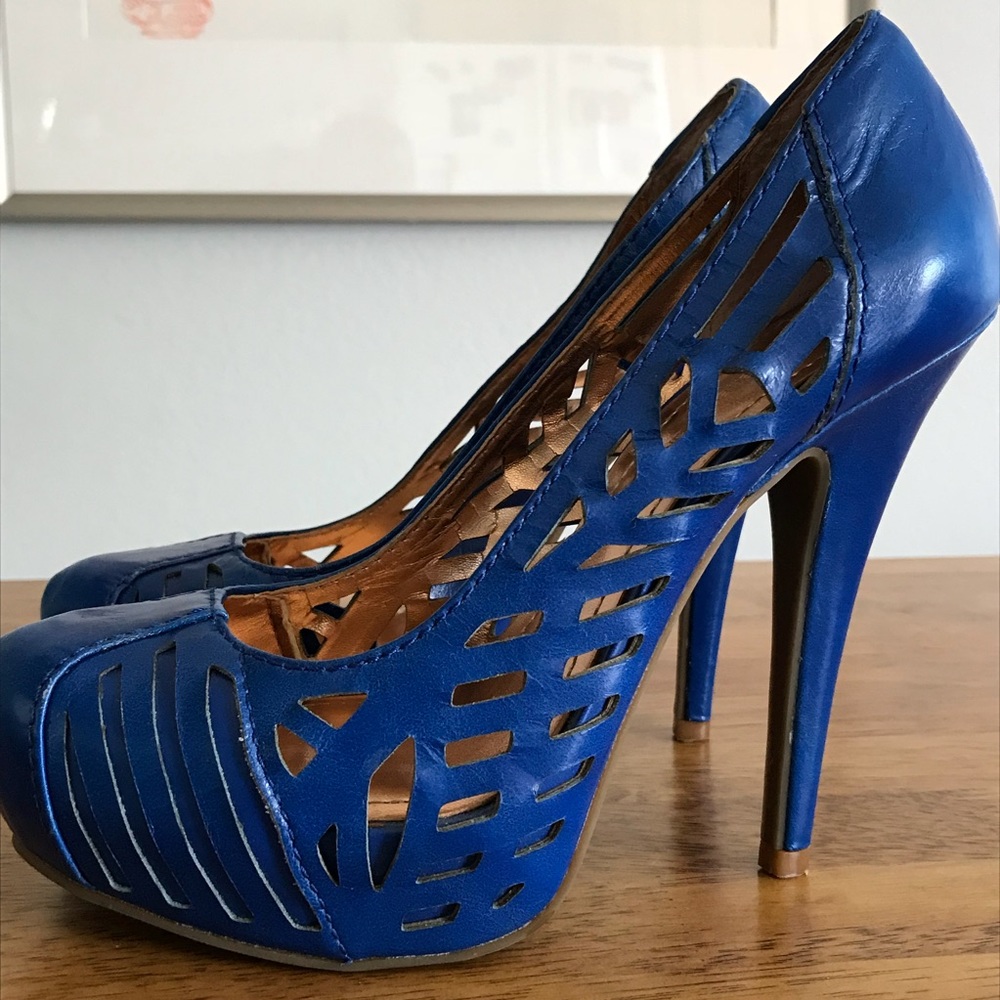 BCBG heels